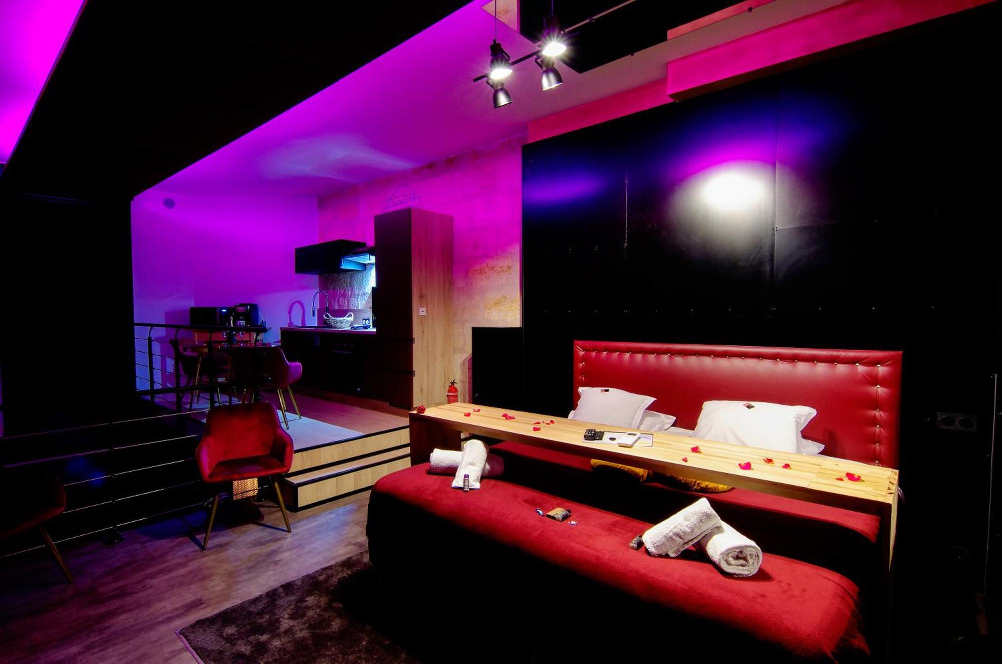 Mieuxqualhotel Jacuzzi Privatif Love Room 波尔多 外观 照片